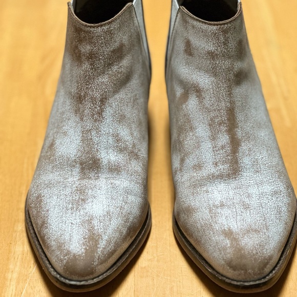 DIBA True For Real Life CUDDLE BUN Chelsea Boots 8.5 | white distressed - Picture 8 of 11